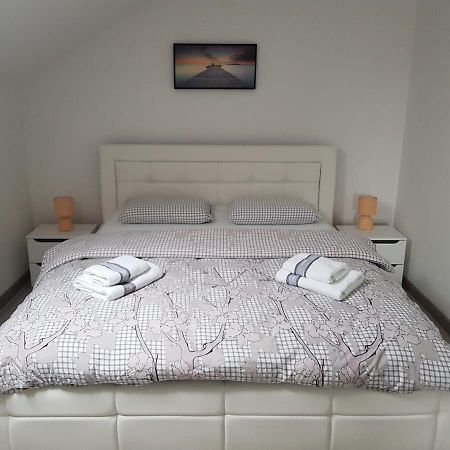 Apartmani Brigita Korenica Bagian luar foto