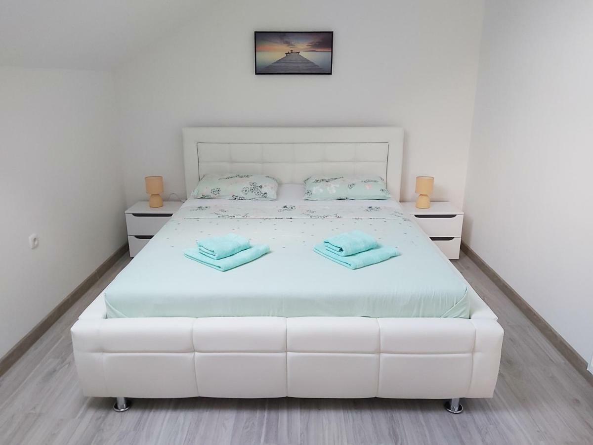 Apartmani Brigita Korenica Bagian luar foto