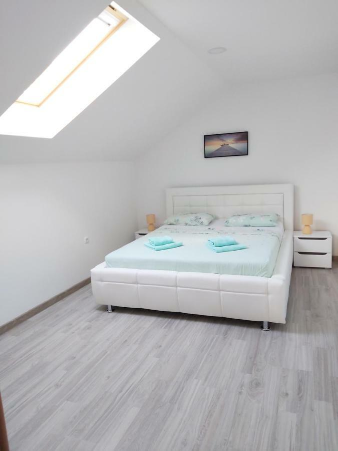 Apartmani Brigita Korenica Bagian luar foto