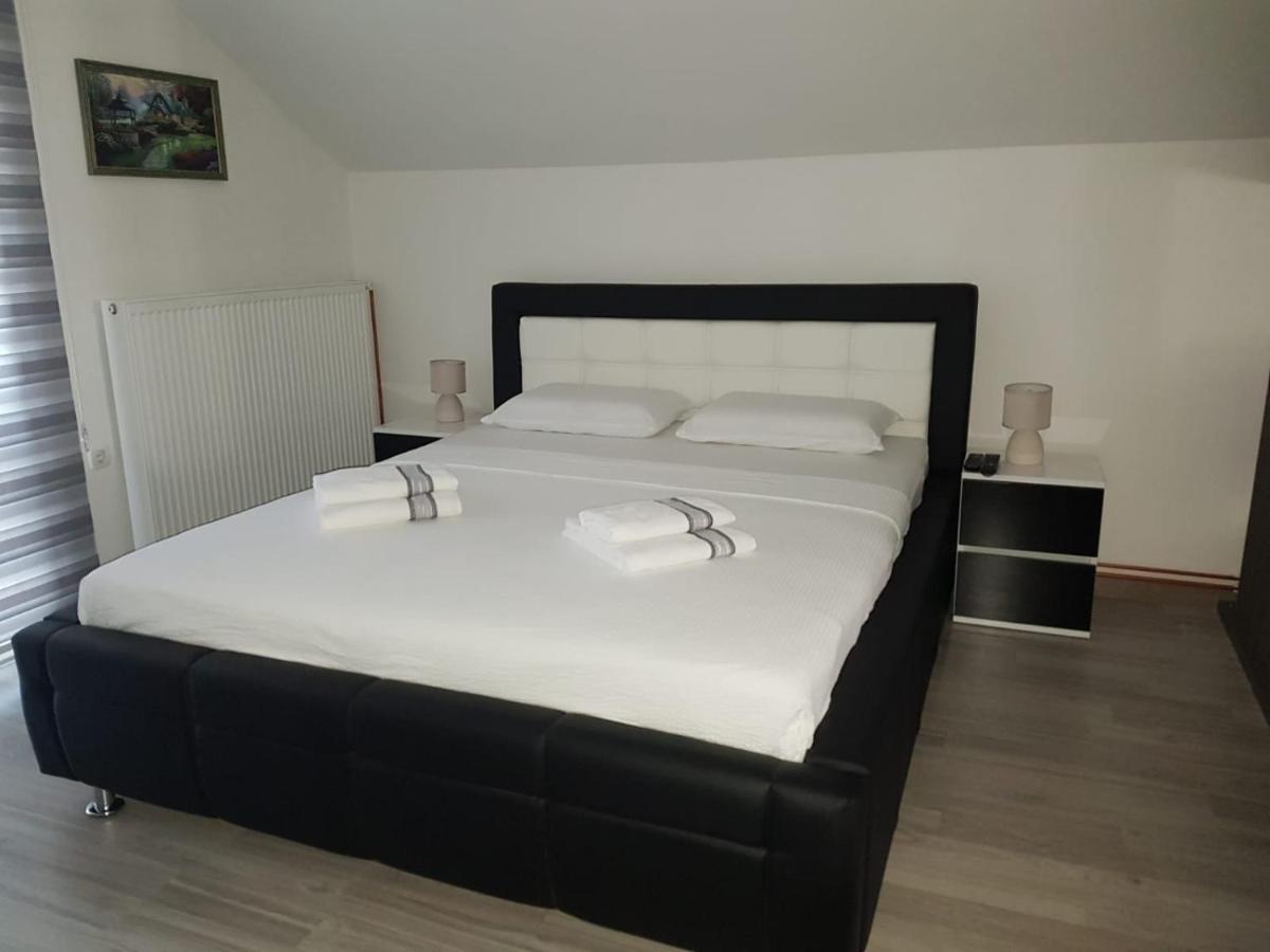 Apartmani Brigita Korenica Bagian luar foto