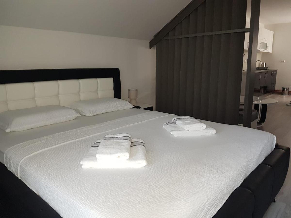 Apartmani Brigita Korenica Bagian luar foto