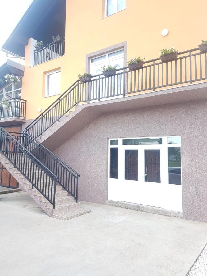 Apartmani Brigita Korenica Bagian luar foto