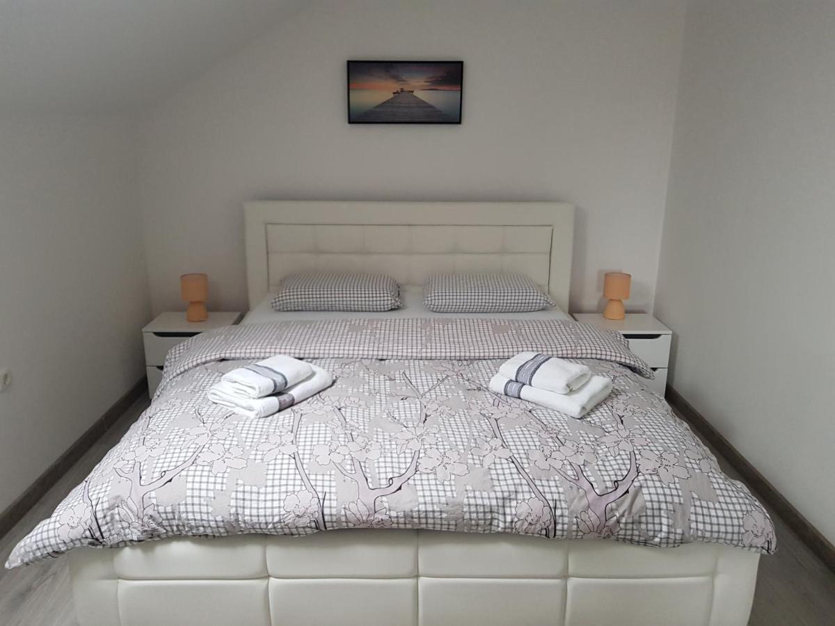 Apartmani Brigita Korenica Bagian luar foto